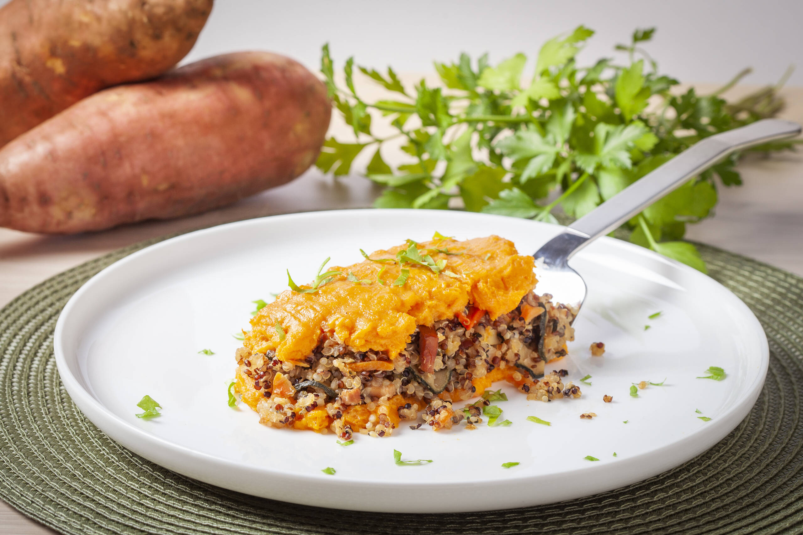 Pastel de quinoa con puré de boniato