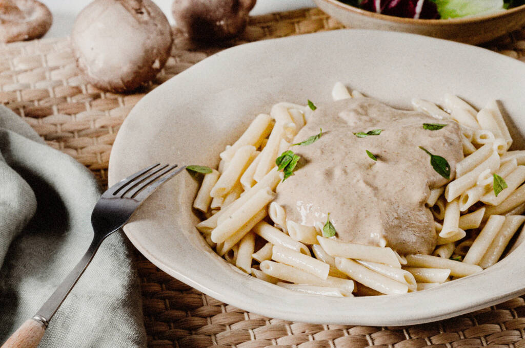 Receta-Salsa-Casera-Macarrones Con Salsa De Almendras Y Boletus