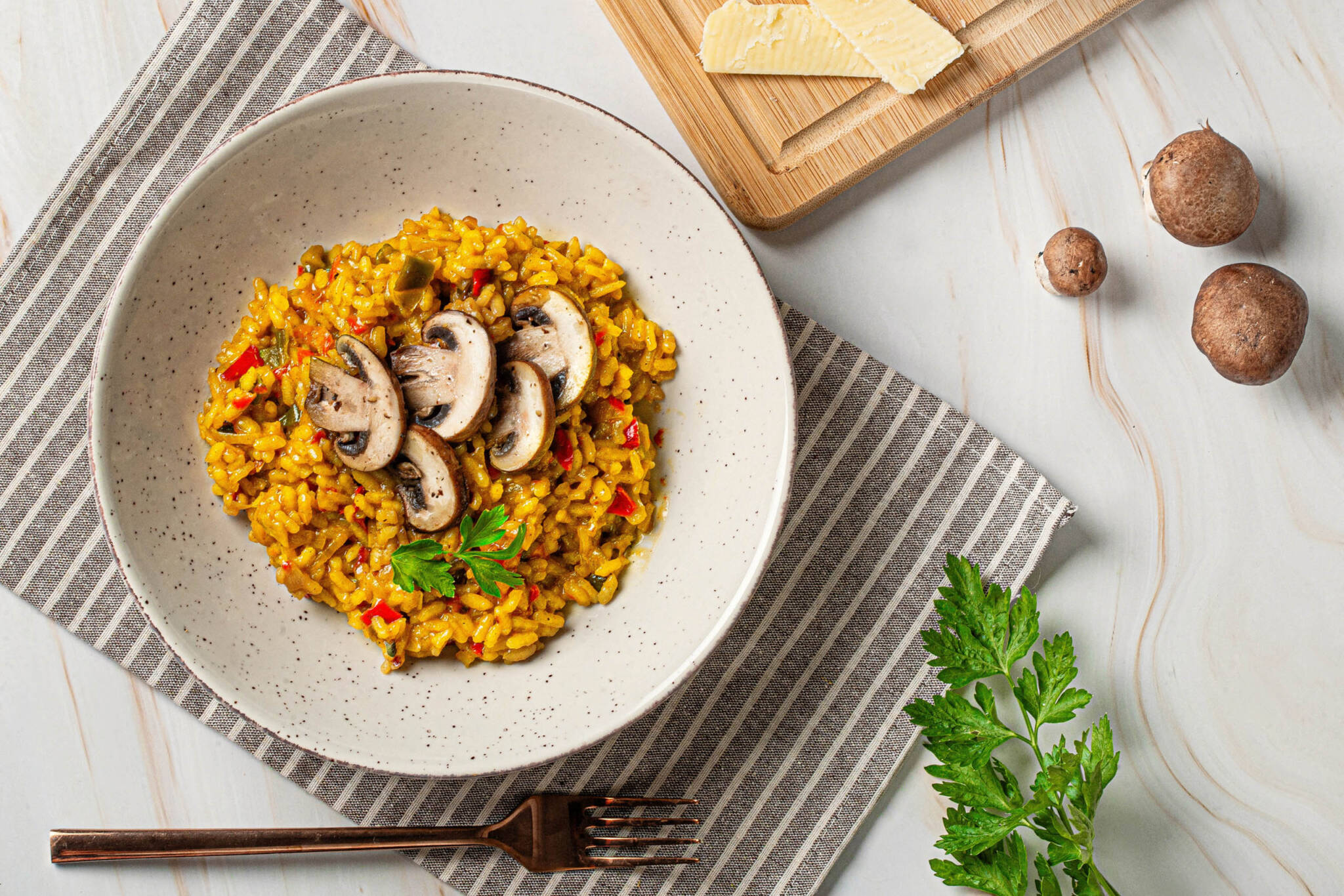 Risotto al curry con champiñones portobello y queso cheddar Trevijano